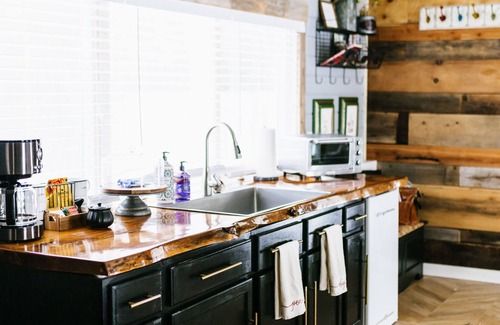 Wolverine Cabin | Elkhorn Log Cabin:Secluded Setting:Prime Location
