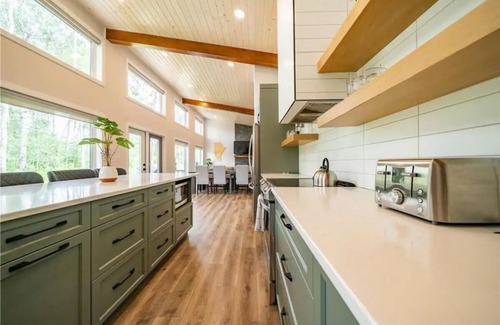 Wasagaming Cabin | Elkhorn Residence Cabin - 4 Bedrooms + Hot Tub
