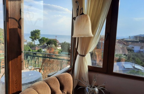 Volos Villa | Ella's Sea View Villa, Greece, beachfront near Volos, BBQ, airy, family-friendly