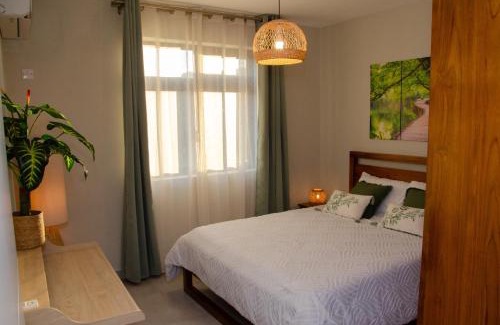 Candos Apartment | Ellara Escapes - Modern 1-Bedroom Apartment with Hill View - Sodnac, Quatre Bornes