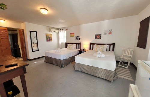 Seatons Village House | Ellen Bay Inn