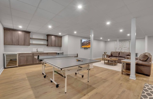 Salamanca Ski Chalet | Ellicottville Chalet & Cottage 5 Mi to Village