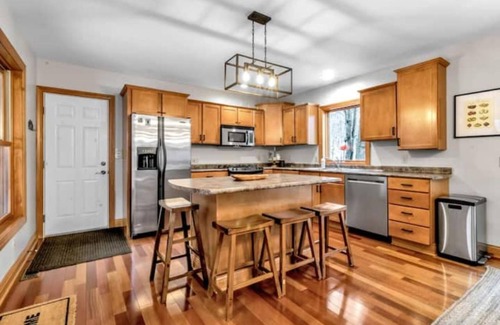 Salamanca Ski Chalet | Ellicottville Treetop Retreat: All seasons Ellicottville Chalet