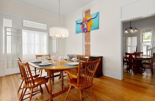 Seguin House | Ellie Marie House LITE