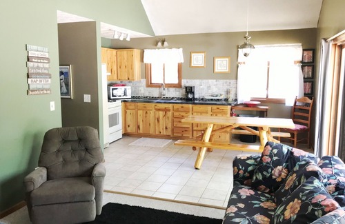Grawn House | Ellis Lake Resort - Chalet - Interlochen/Traverse City