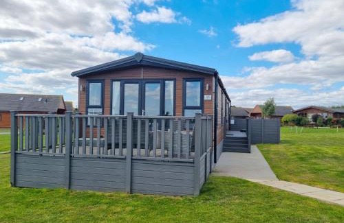 Fitling House | Elm 35 Hot Tub