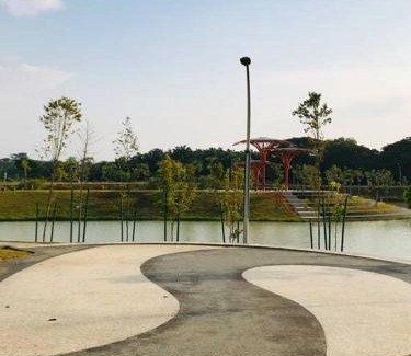Sungai Buloh House | Elmina near Denai Alam, Saujana Utama with Wi-Fi & Netflix