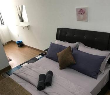 Sungai Buloh House | Elmina near Denai Alam, Saujana Utama with Wi-Fi & Netflix