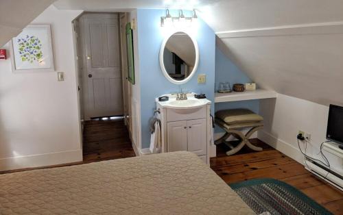 Camden Bed & Breakfast | Elms of Camden