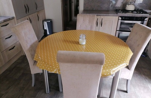 St Leonards-On-Sea Apartment | Elmvale - 2 bedrooms with decking sleeps 4