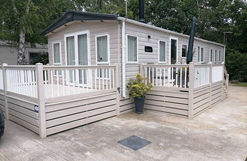 St Leonards-On-Sea Apartment | Elmvale - 2 bedrooms with decking sleeps 4