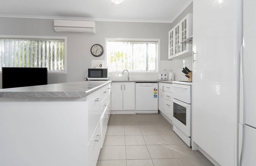 Long Jetty Apartment | Eloora House, Blue bay