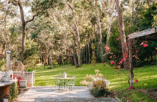 Red Hill South Cottage | Elsewhere Red Hill - on 10 acres - 6 mins to beach