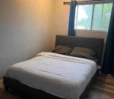 West Edmonton Apartment | Elsichy Stay Cozy Home - Sleeps 10- Near West Edmonton Mall