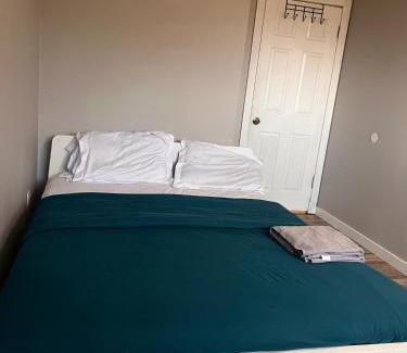 West Edmonton Apartment | Elsichy Stay Cozy Home - Sleeps 10- Near West Edmonton Mall