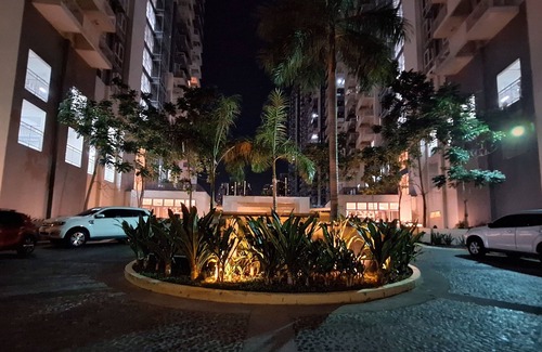 Ugong Apartment | ELUDE Designer Suite Pasig (Prime location)