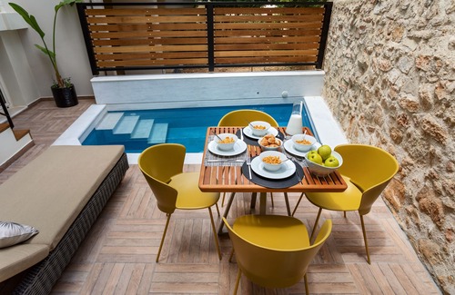 Halepa Villa | Elvina City Maizonette House with private solar heated pool