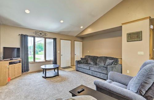 Elwood House | Elwood Townhome with Patio - 7 Mi to Johnson Lake