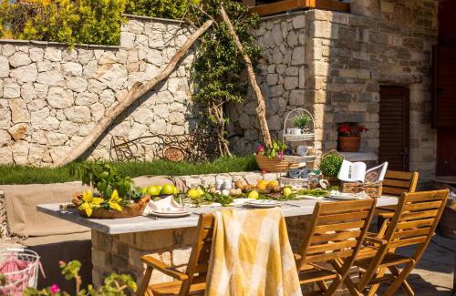 Koskinou House | Emarmene Home with private pool near Rhodes Town & airport