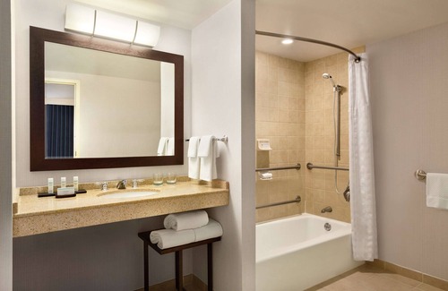 East Boston Hotel | Embassy Suites Boston Logan Airport