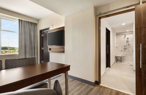 Noblesville Hotel | Embassy Suites by Hilton Noblesville Indianapolis Convention Center