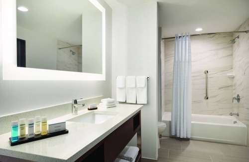 Noblesville Hotel | Embassy Suites by Hilton Noblesville Indianapolis Convention Center