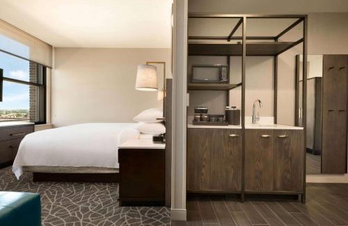 Downtown West Hotel | Embassy Suites By Hilton Minneapolis Downtown Hotel