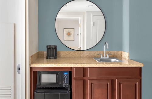 Estero Hotel | Embassy Suites by Hilton Fort Myers Estero