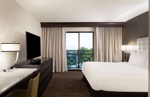 Eastwick Hotel | Embassy Suites by Hilton Philadelphia Airport