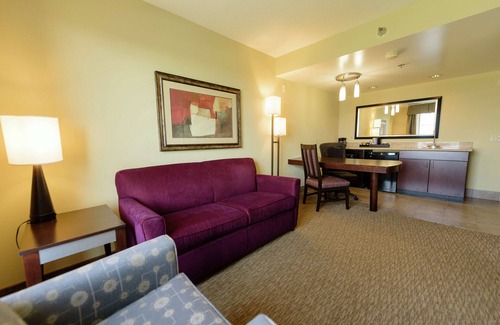 Brooklyn Center Hotel | Embassy Suites by Hilton Minneapolis North