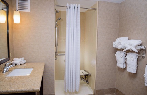 Brooklyn Center Hotel | Embassy Suites by Hilton Minneapolis North