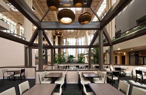 Palm Beach Gardens Hotel | Embassy Suites by Hilton Palm Beach Gardens PGA Boulevard