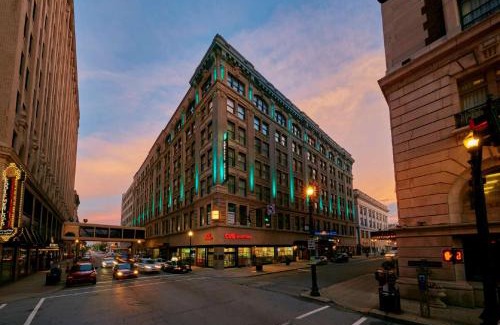 Downtown Louisville Hotel | Embassy Suites Louisville Downtown