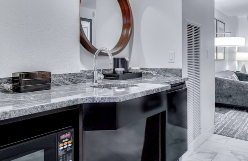 Lyndon Hotel | Embassy Suites Louisville East