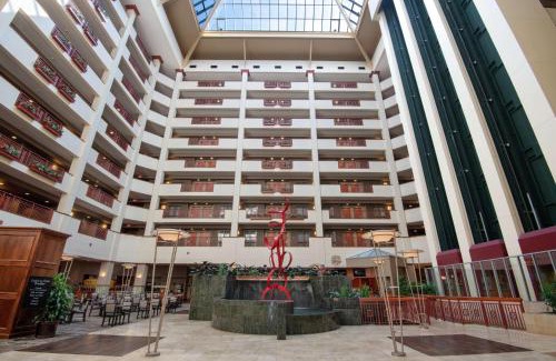 Rogers Hotel | Embassy Suites Northwest Arkansas - Hotel, Spa & Convention Center