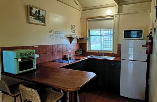 Kalimna Ski Chalet | Emberpine Cottage (1Queen+2Twins)SPA & WoodStove