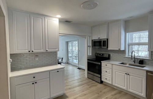 Amherst Junction House | Embrace the calmness of the lake