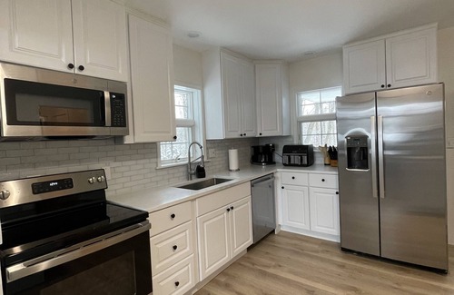Amherst Junction House | Embrace the calmness of the lake