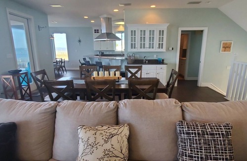 Lakeview Jefferson County House | Embrace the tranquility of this Heavenly Pleasure Island Lake House.