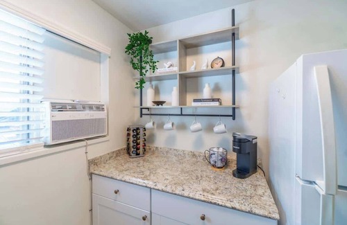 West University House | Emerald Escape - UNR & Pet Friendly - Fenced Yard