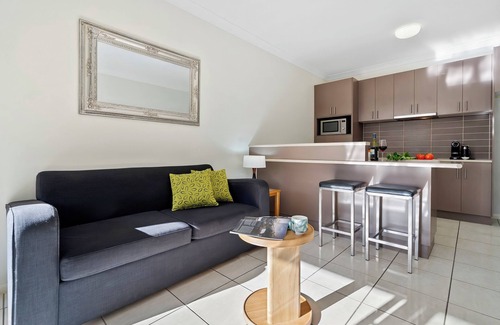 Emerald Apartment | Emerald Inn by Travellers