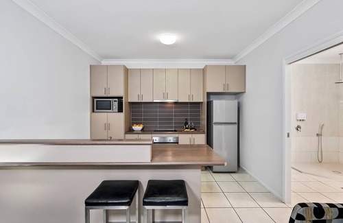 Emerald Apartment | Emerald Inn by Travellers