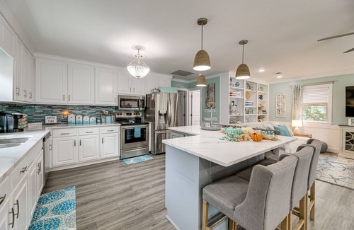 Emerald Isle Apartment | Emerald Isle Beach House: Walk to the Sand!