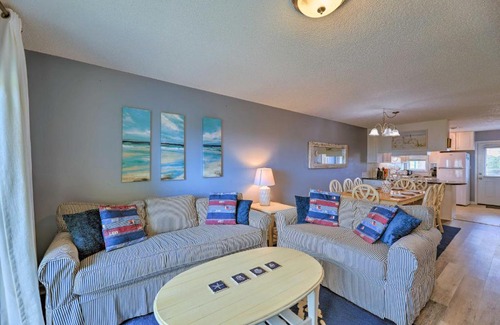 Emerald Isle House | Emerald Isle Townhome with Pool and Beach Access!