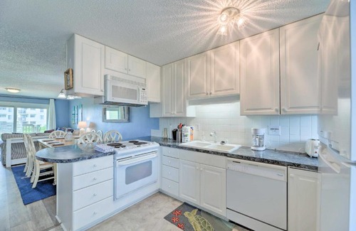Emerald Isle House | Emerald Isle Townhome with Pool and Beach Access!