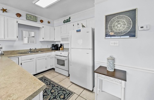 Laguna Beach Condo | "Emerald Shores 1001" | Steps to Beach | Beach Views | Community Pool| Walk to grocery