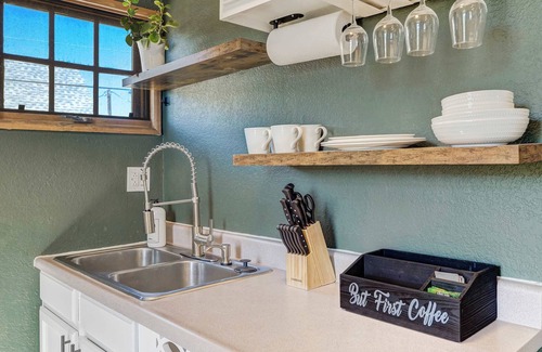 Central Colorado Springs House | Emerald Sky! Downtown Apt w Kitchen & 65" Smart TV