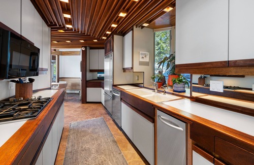 Glenbrook House | Emerald Water Luxury Lakefront Estate