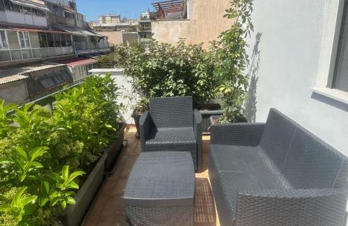 Athens City Centre Apartment | Emily in Athens - Central chic flat with terrace Syntagma E1