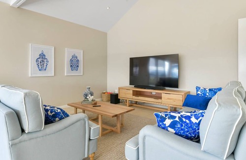 Windera House | Emma's Lane - Large Entertaining Home, Sleeps 8